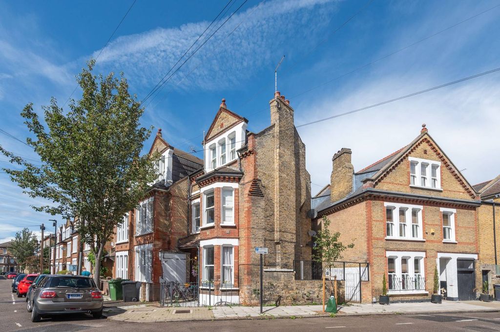 Property photo 1 of 20