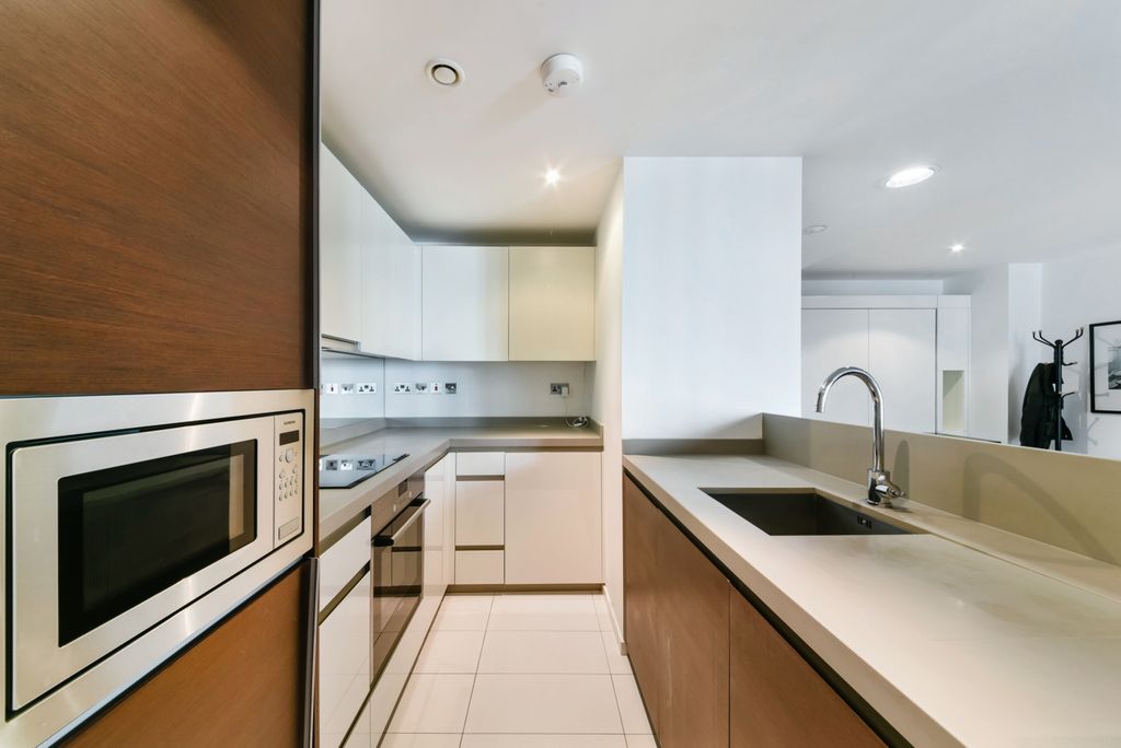Property photo 2 of 9 Kitchen
