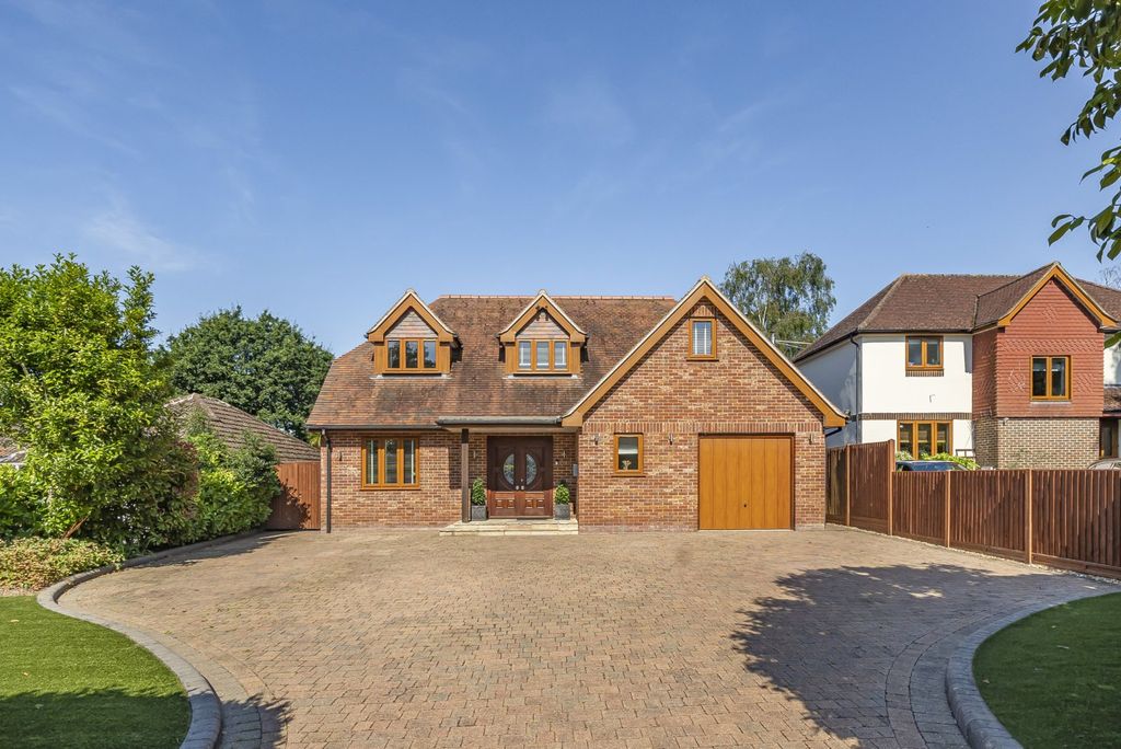Property photo 1 of 18 External