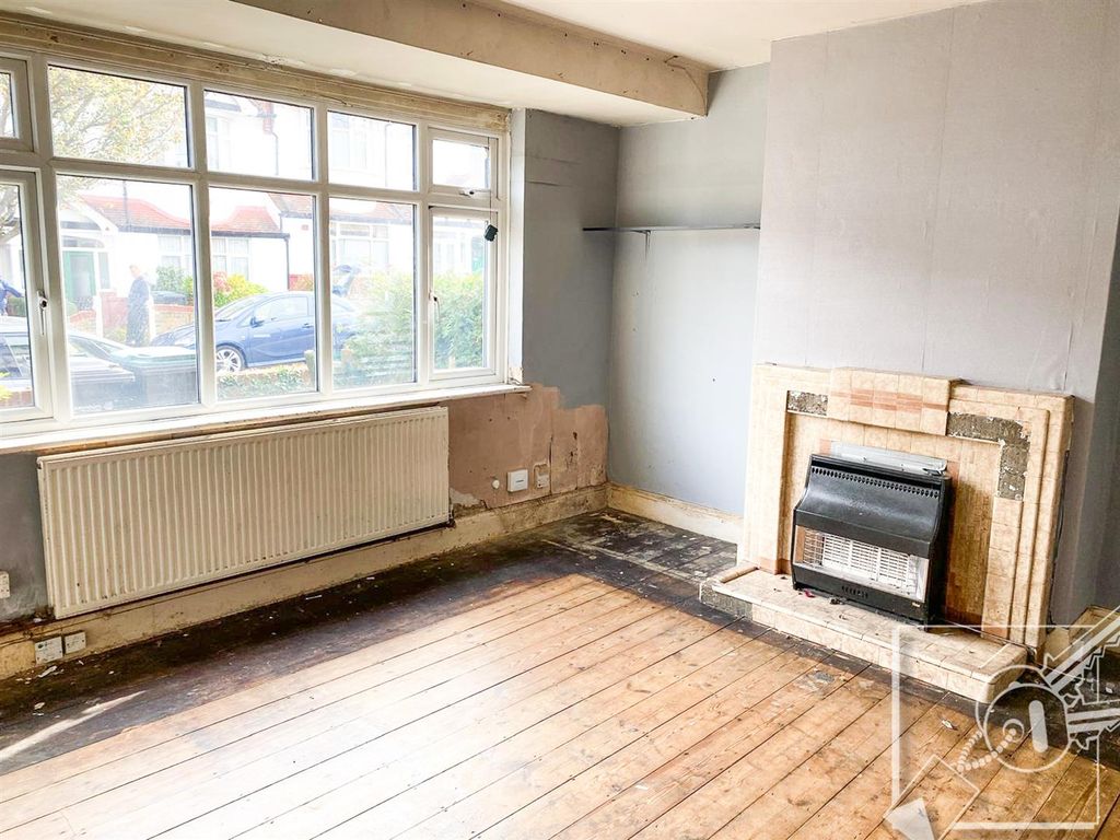 Property photo 2 of 21 Lounge