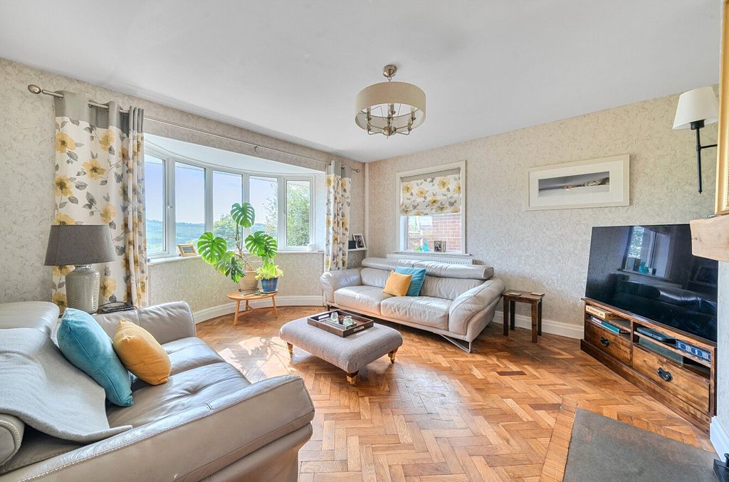 Property photo 3 of 17 Sitting Room