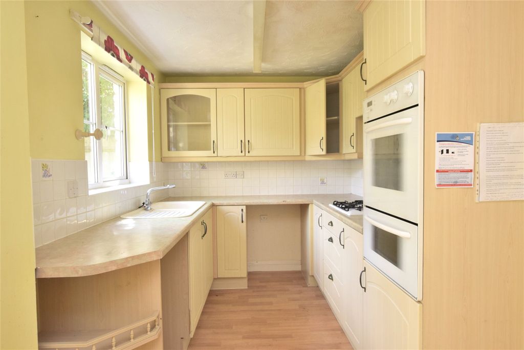 Property photo 3 of 14 Kitchen