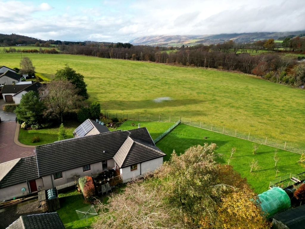 Property photo 2 of 25