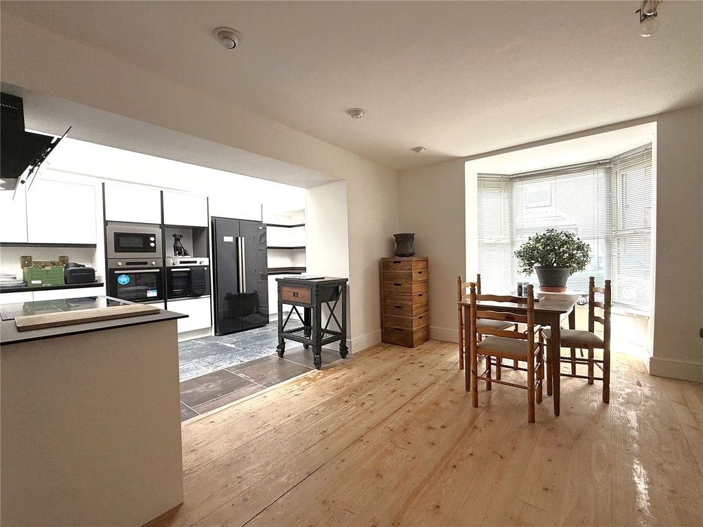 Property photo 2 of 28 Picture No. 82