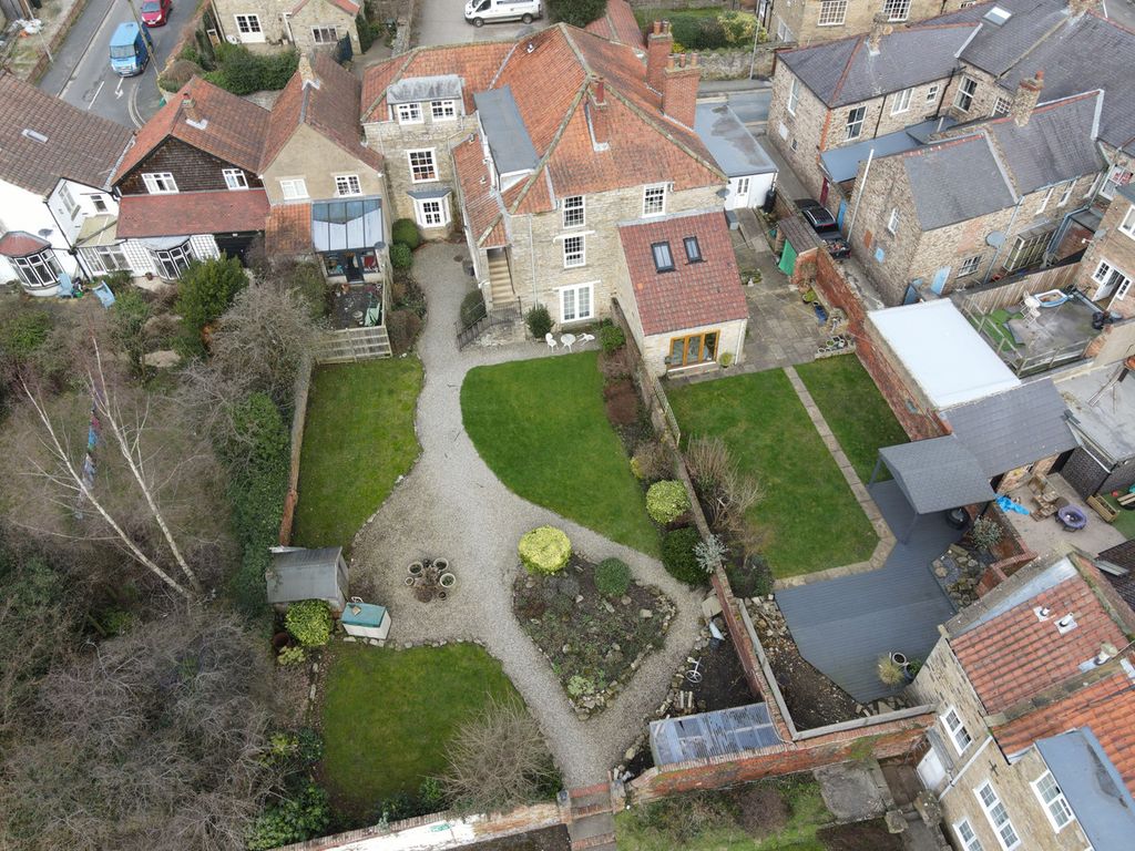 Property photo 3 of 33