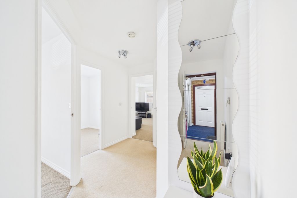 Additional image 7 of 2 bed flat for saleSandpiper Way, Leighton Buzzard LU7