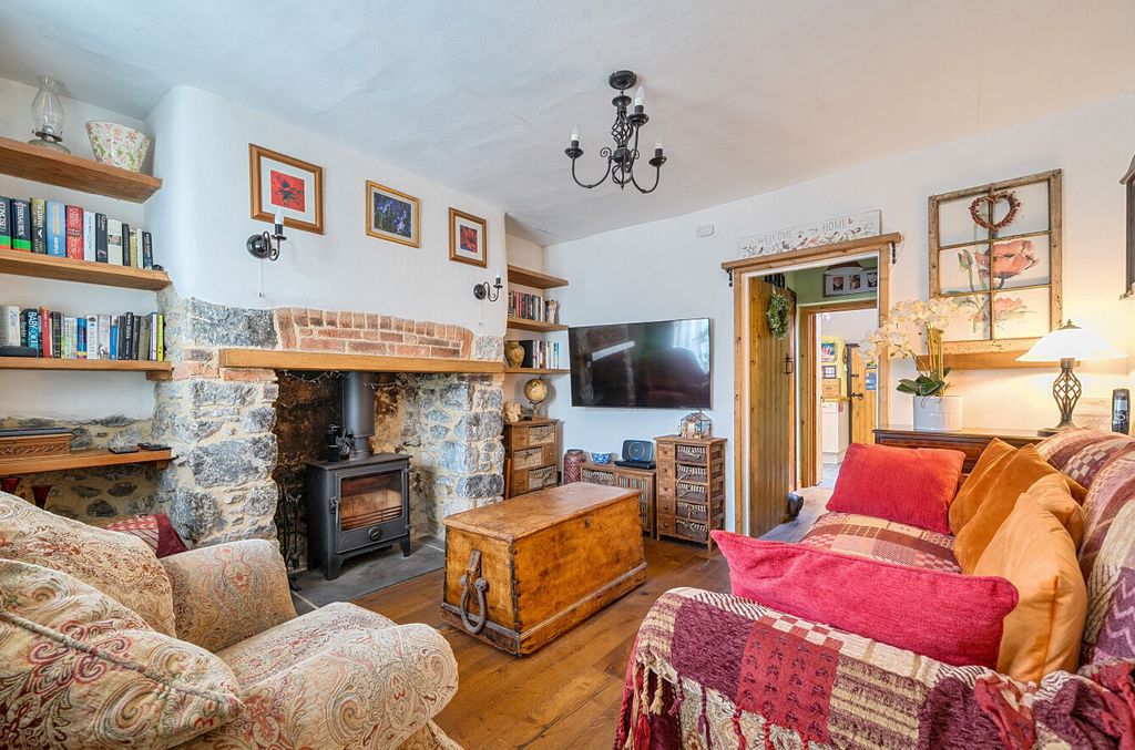 Property photo 2 of 10 Lounge