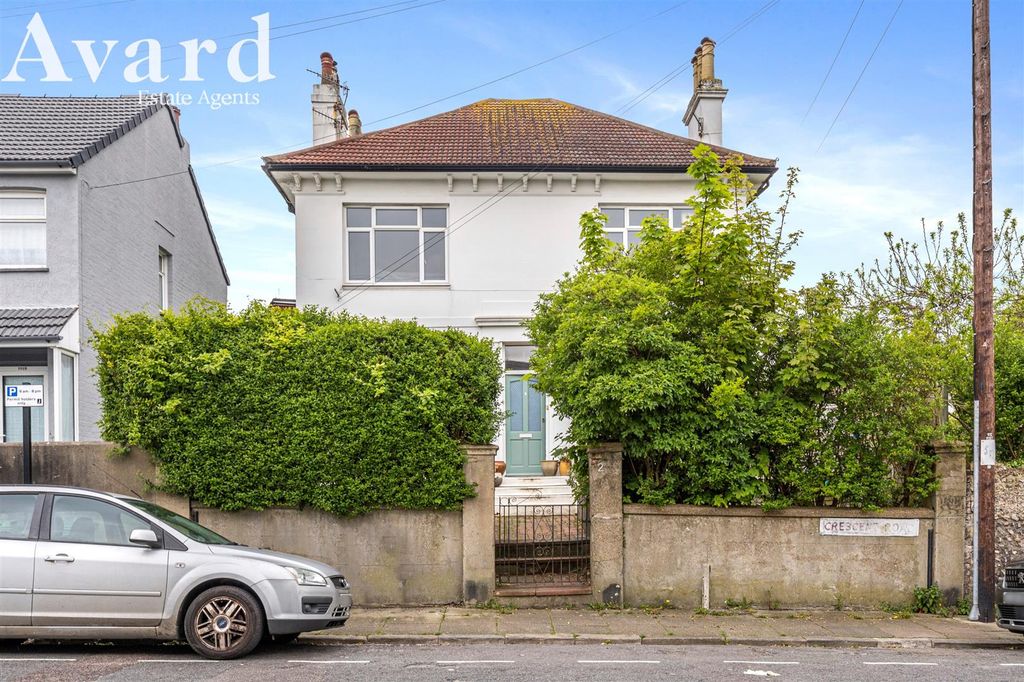 Property photo 1 of 21 Crescent Road, 2, 2_019.Jpg