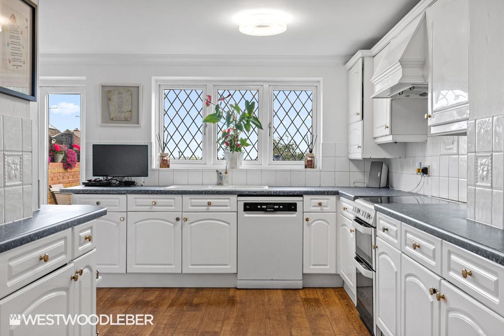Property photo 3 of 36 Highwoodroad_29.Jpg