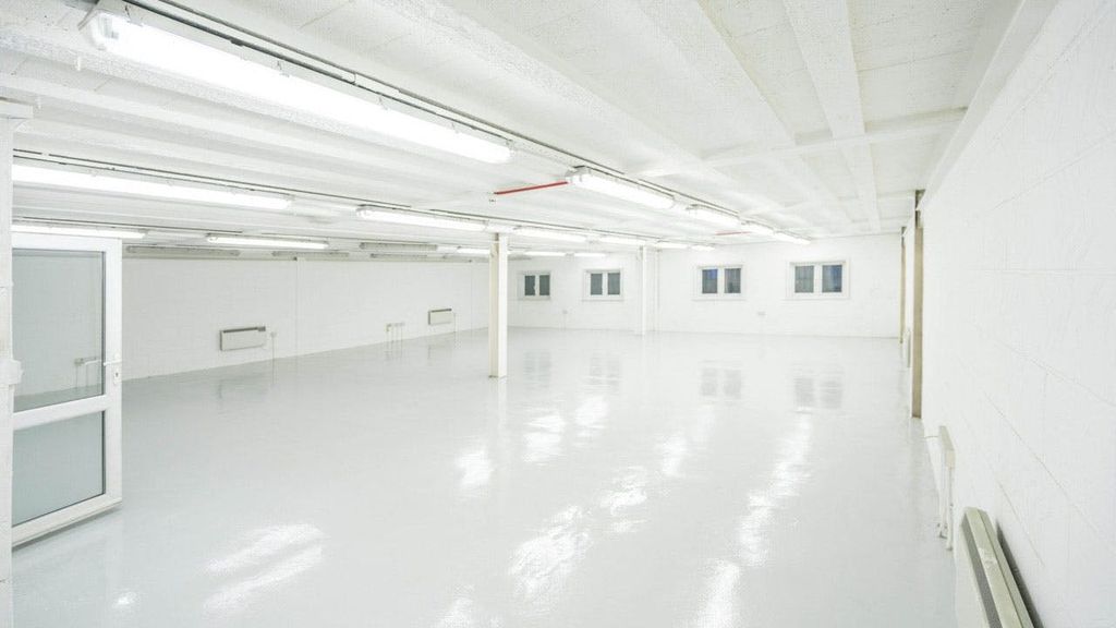 Property photo 3 of 15 Unit 4 1A Cullen Way Park Royal London Nw10 6Jz Industrial Unit To Let Int xx.Jpg