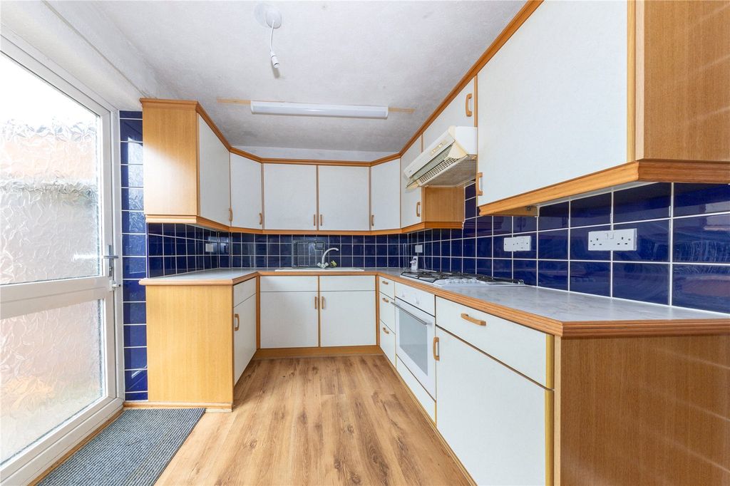 Property photo 2 of 18 Picture No. 15