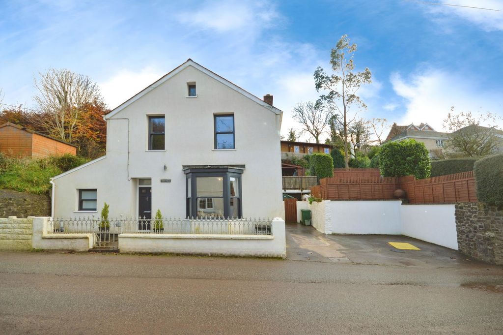 Property photo 2 of 43