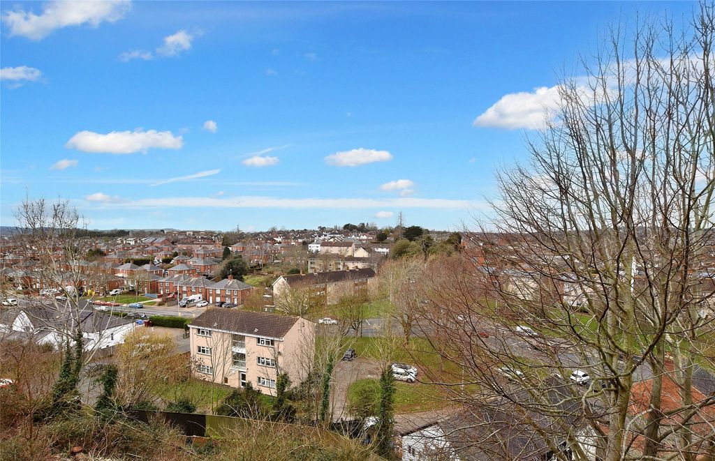 Property photo 2 of 11 Picture No. 12