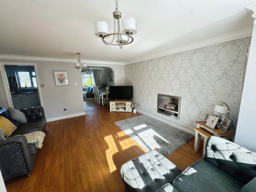 Property photo 2 of 25 Lounge