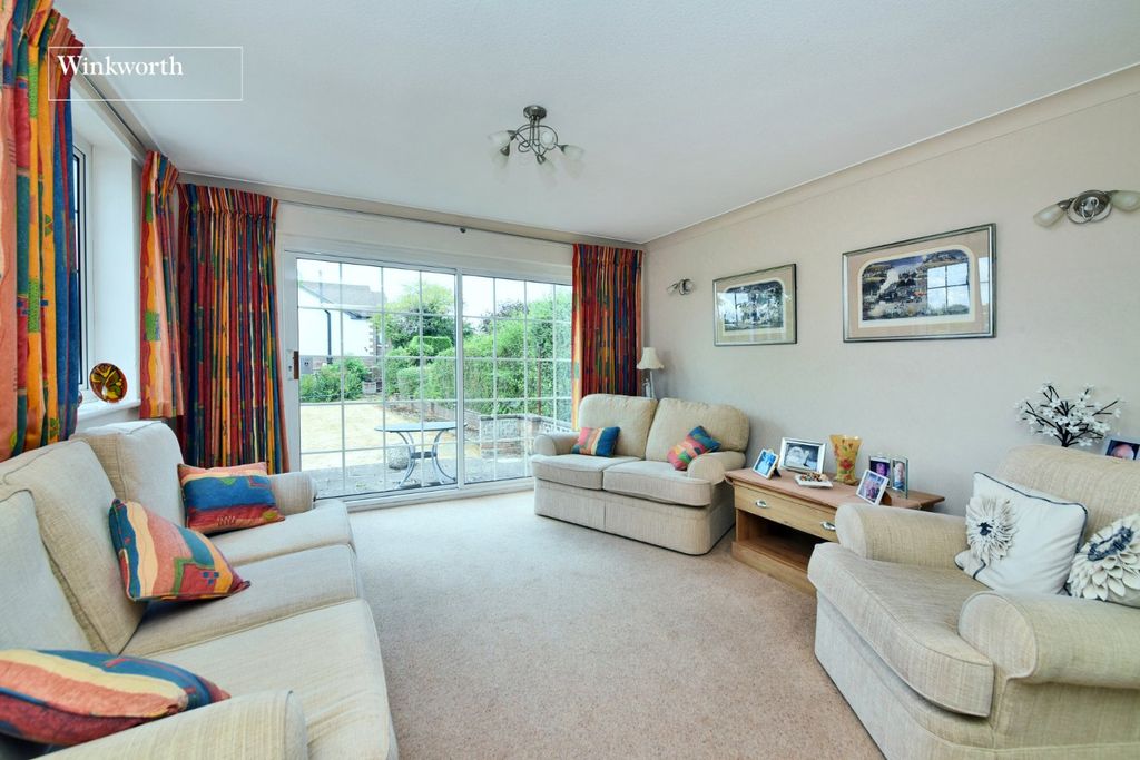 Property photo 3 of 21 Picture No. 17