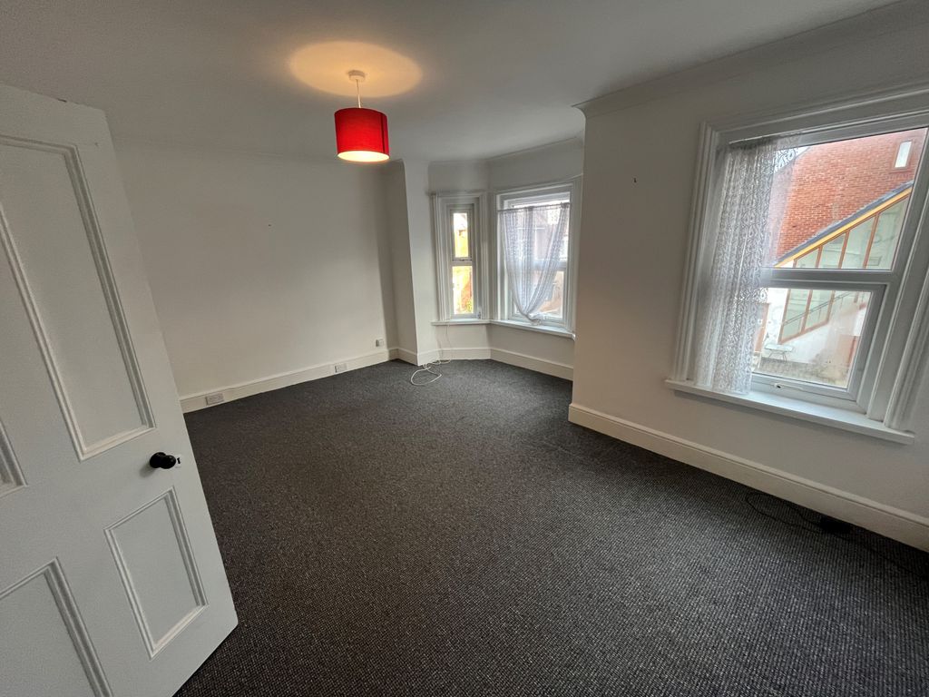 Property photo 2 of 7 6