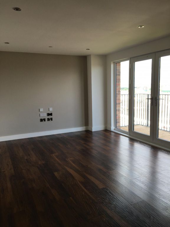 Property photo 1 of 8 (Main)