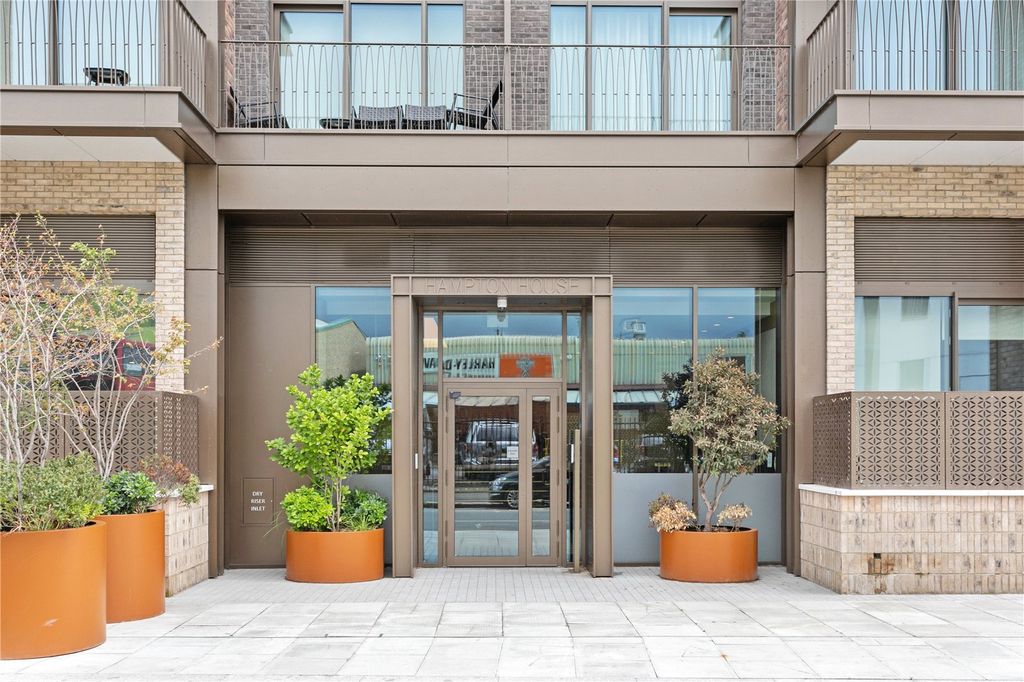 Property photo 3 of 17 Entrance