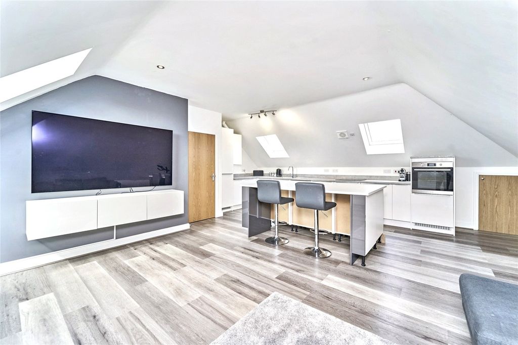 Property photo 1 of 12 Kitchen/Lounge/Diner