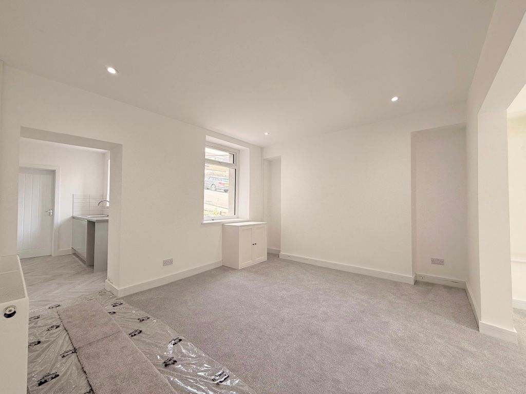 Property photo 3 of 31