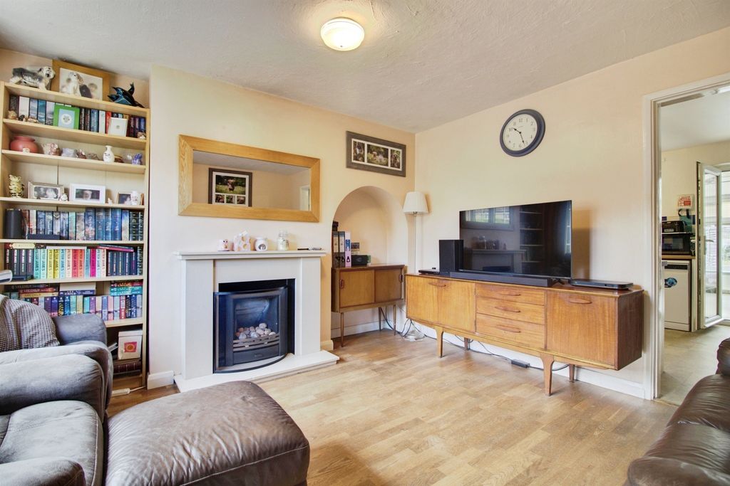 Property photo 2 of 17