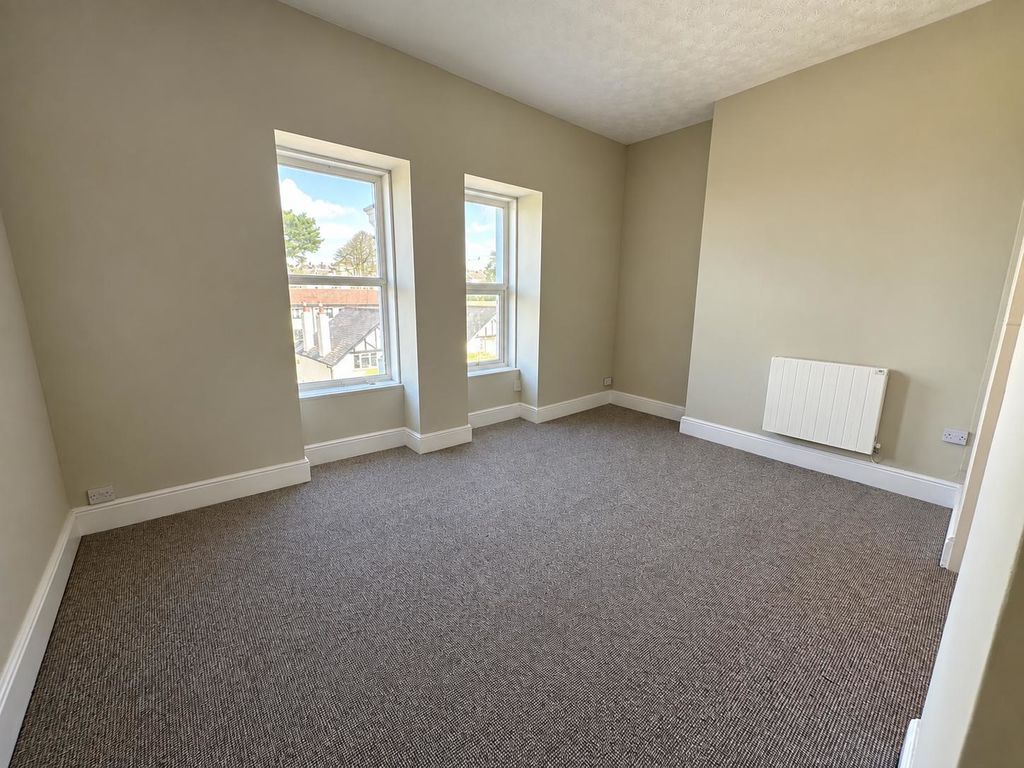 Property photo 3 of 8 Photo 8