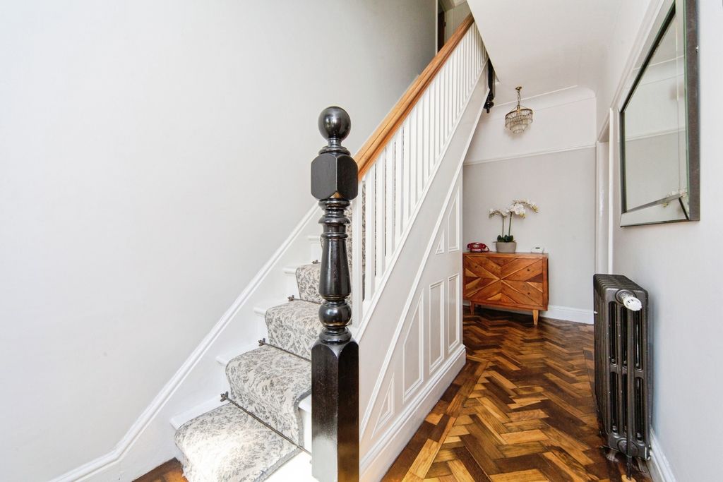 Property photo 3 of 25 Pbox-Img.Jpg