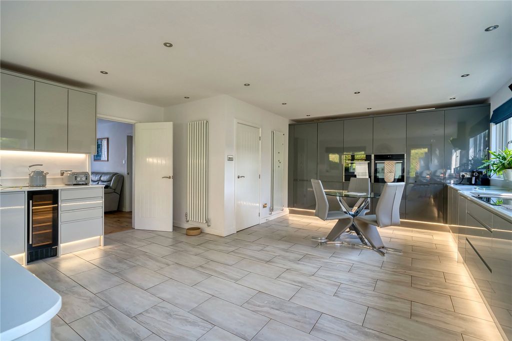 Property photo 3 of 28 Picture No. 08