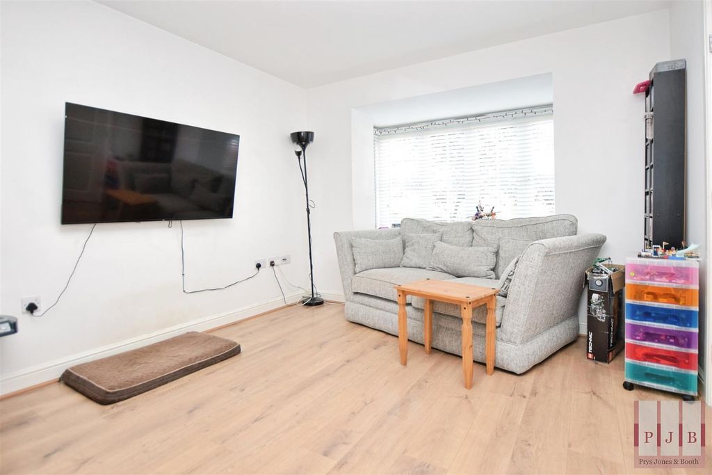 Property photo 2 of 21 Lounge.Jpg