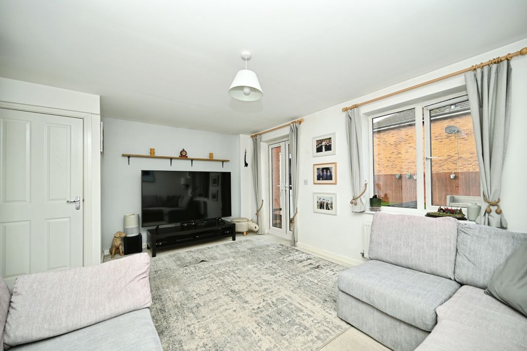 Property photo 2 of 22