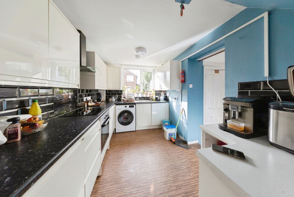 Property photo 2 of 17 Photo