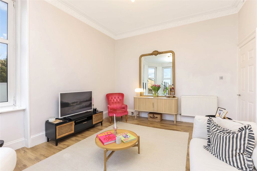 Property photo 3 of 19 Living Room