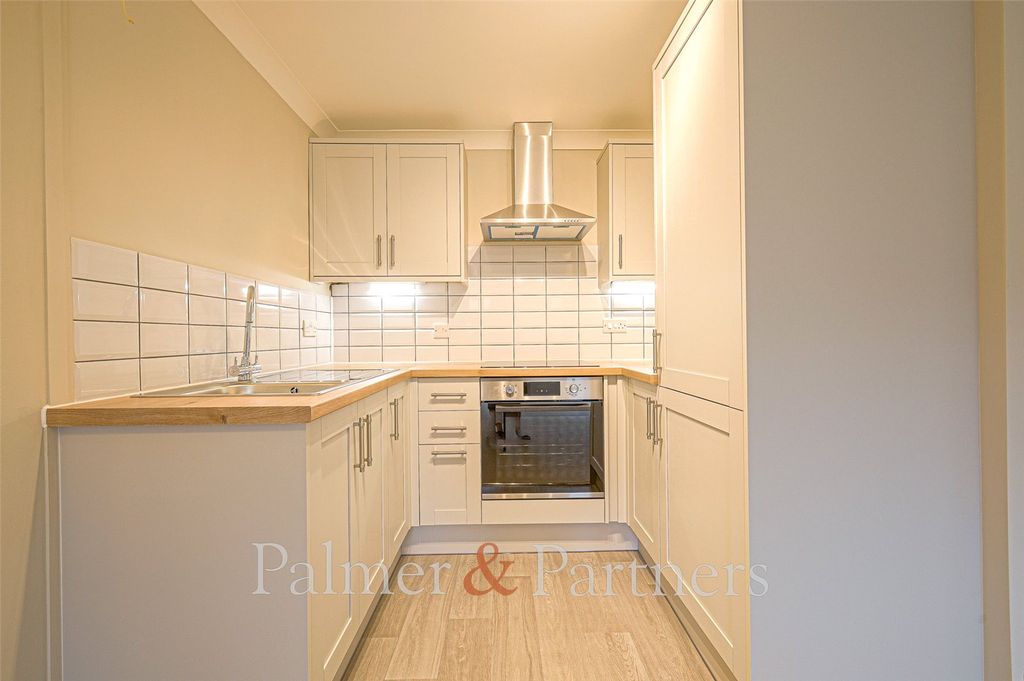 Property photo 2 of 6 Kitchen