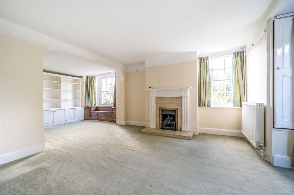 Property photo 3 of 12 Sitting Room