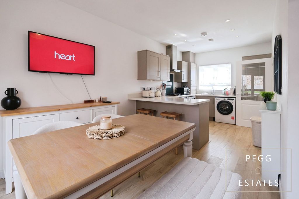 Property photo 2 of 33