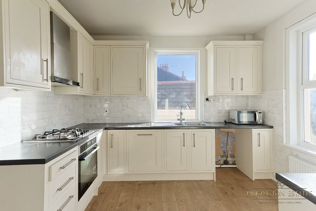 Property photo 2 of 14 4458403