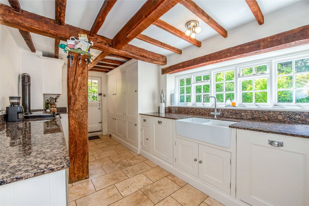 Property photo 3 of 19 Kitchen