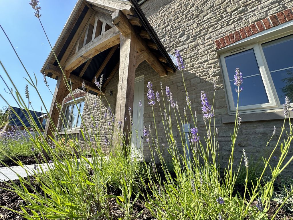Property photo 2 of 32