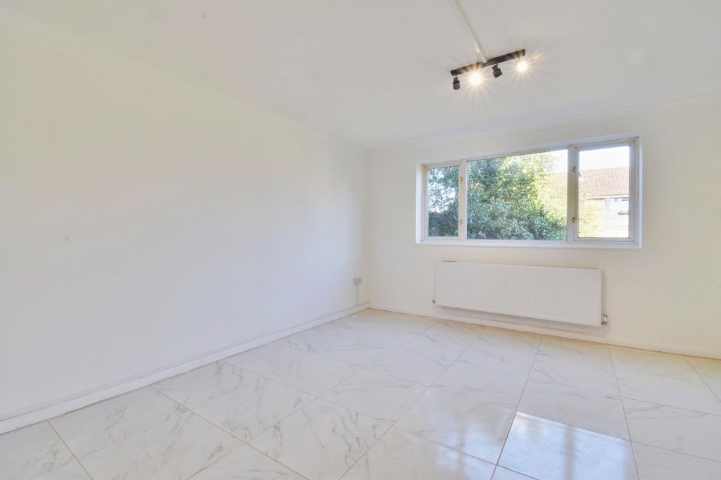 Property photo 2 of 7 Picture No. 14