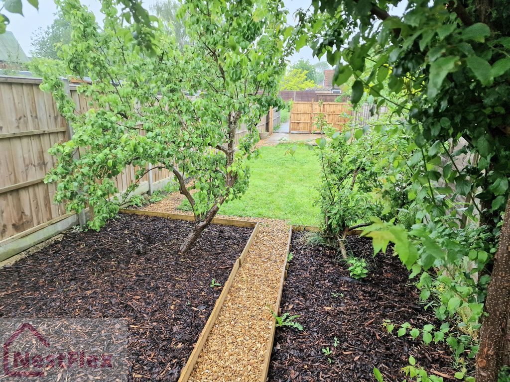 Property photo 3 of 10 Garden 1