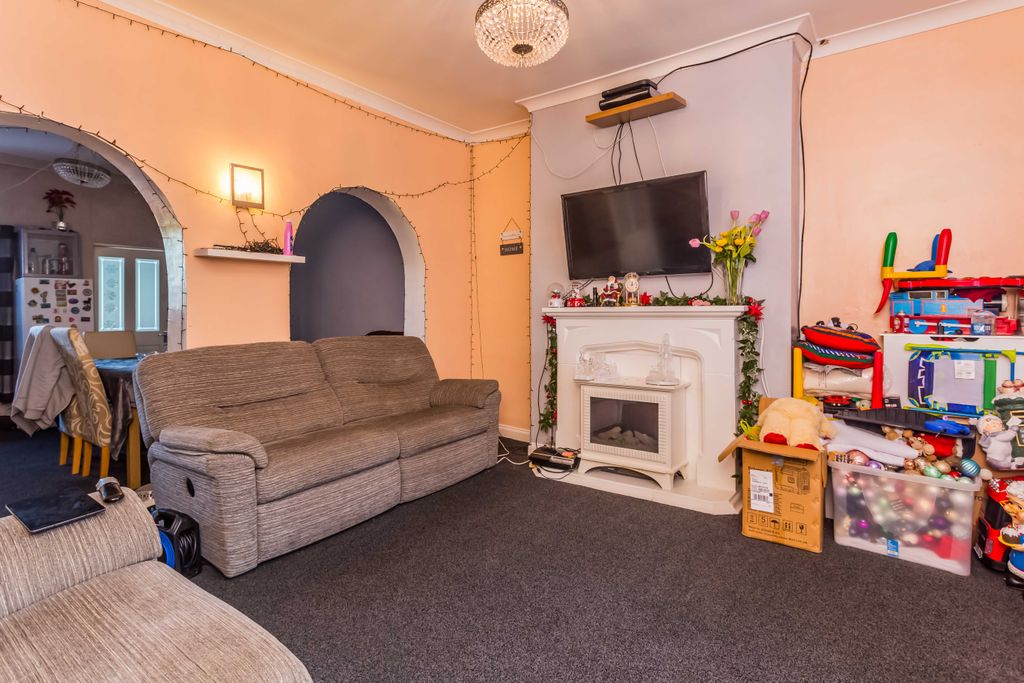 Property photo 3 of 16