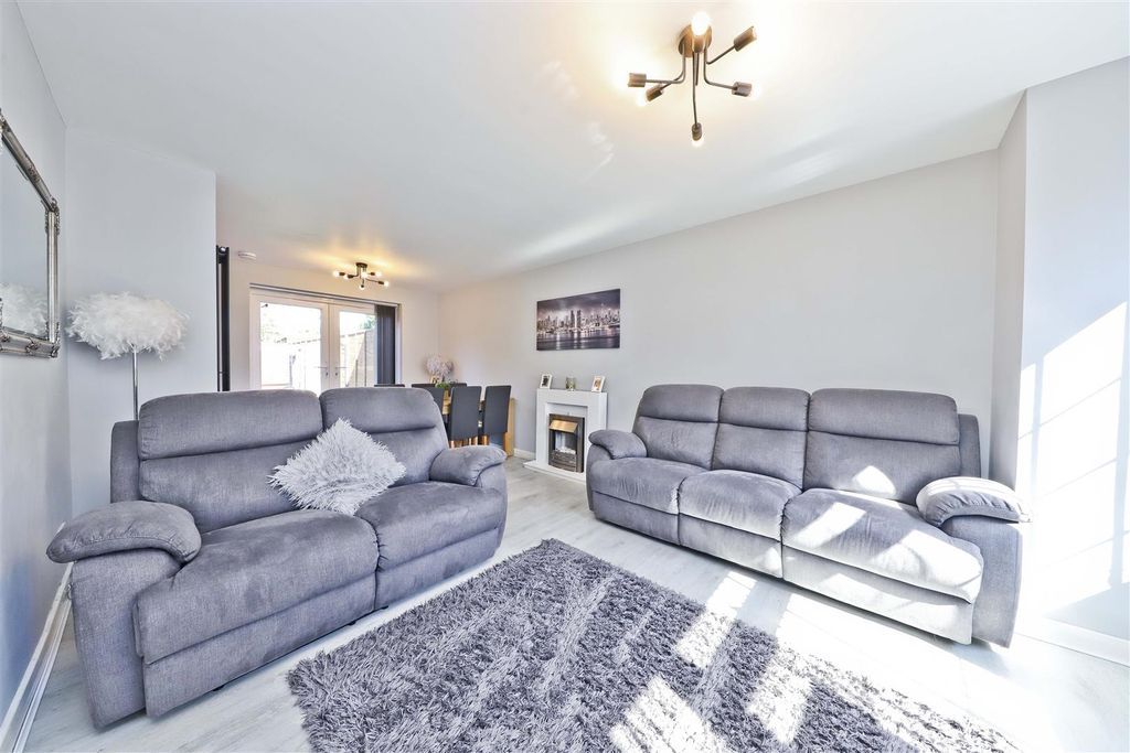 Property photo 2 of 25
