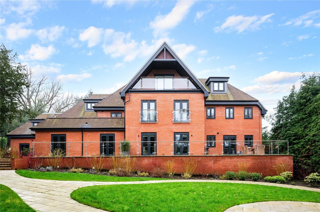 Property photo 1 of 11 External Rea