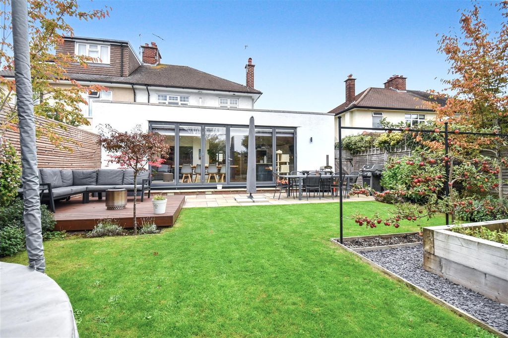 Property photo 2 of 20