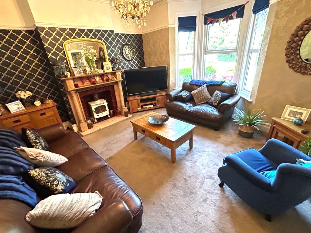 Property photo 2 of 39 Lounge