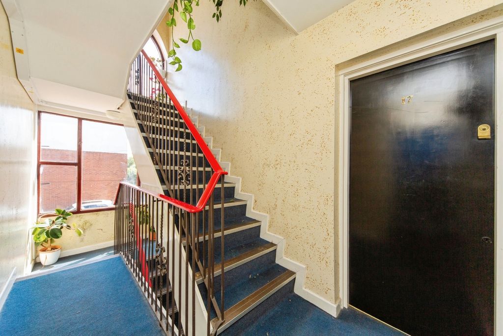 Property photo 3 of 17 Pbox-Img.Jpg