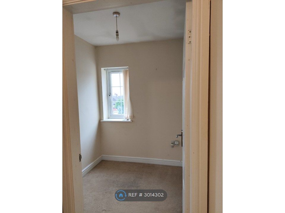 Property photo 2 of 20 Small Front Bedroom