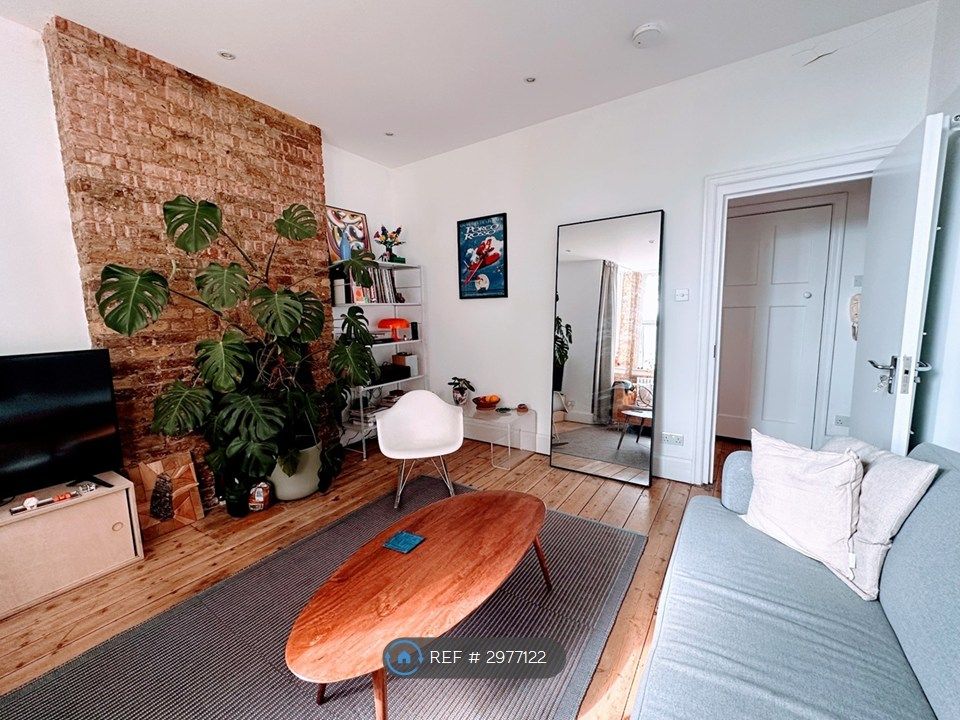 Property photo 1 of 14 Living Room