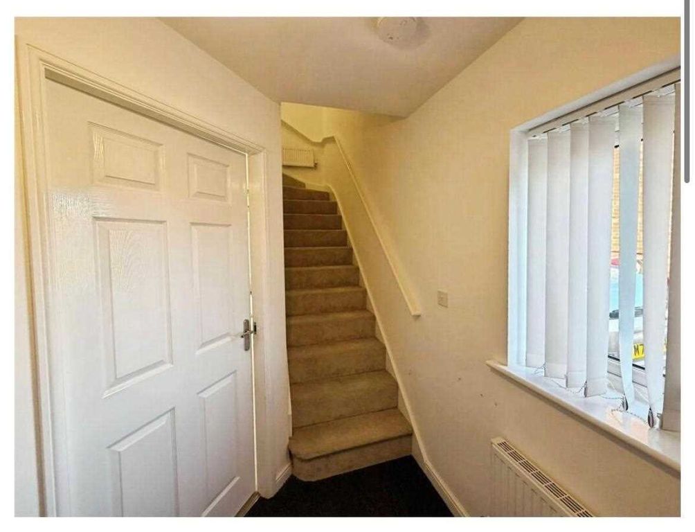 Property photo 2 of 9 Entrance Hall