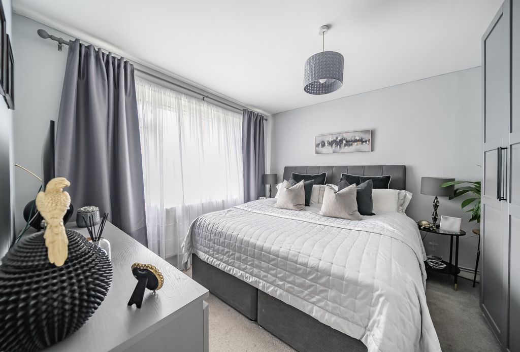 Property photo 3 of 10 Bedroom Two